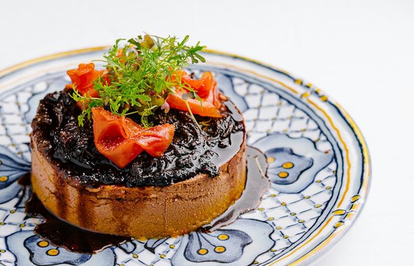 Quels sont les ingrédients pour une tarte Tatin aux pommes caramélisées ?